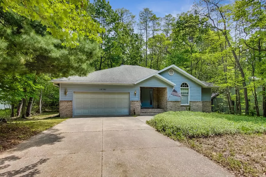 12791 Highland Shores Drive, Sawyer, MI 49125