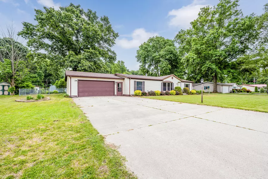 2943 St Joseph River Drive, Benton Harbor, MI 49022