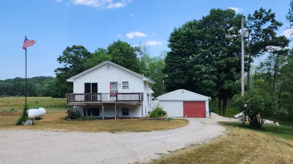 1514 N Wisner Avenue, White Cloud, MI 49349