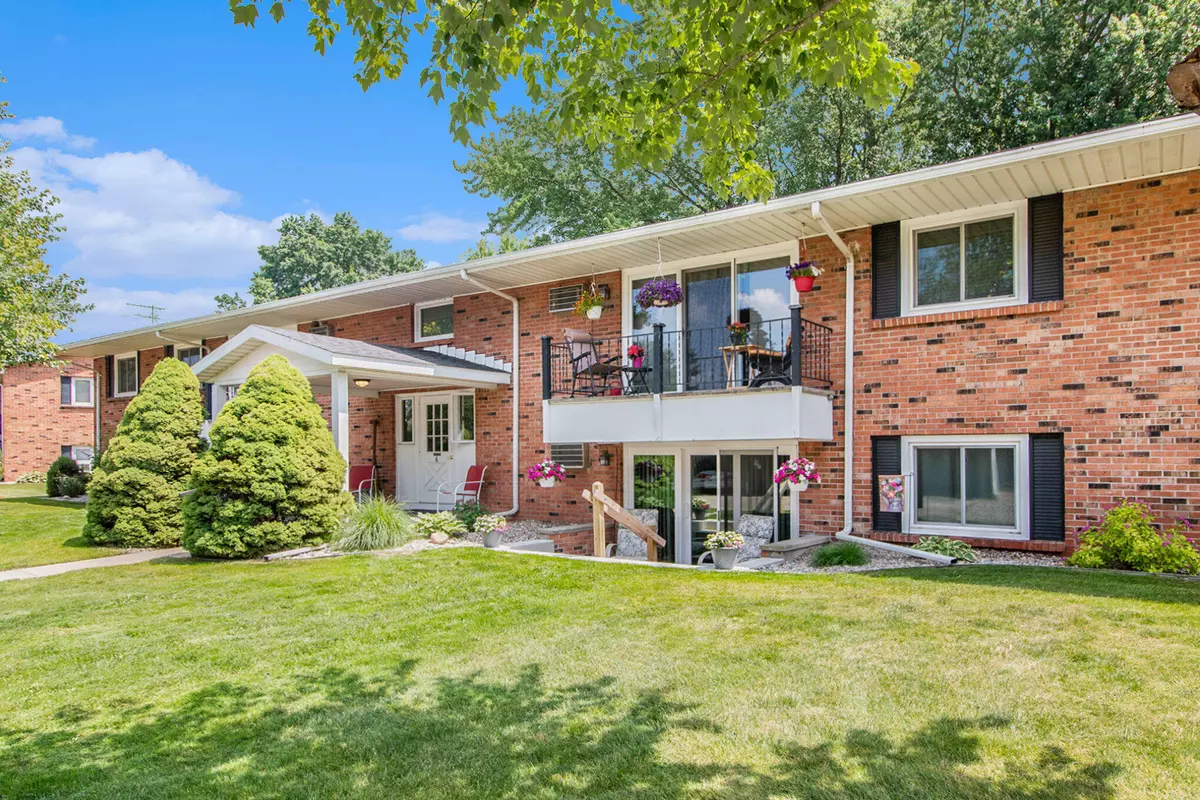 Hudsonville, MI 49426,5290 Southbrook Court #46