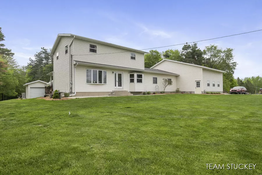 2754 S Slocum Road, Ravenna, MI 49451