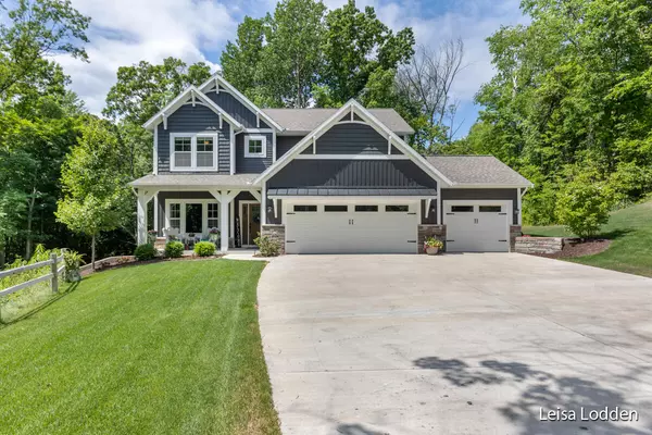 5454 Canyon River NE Drive, Ada, MI 49301