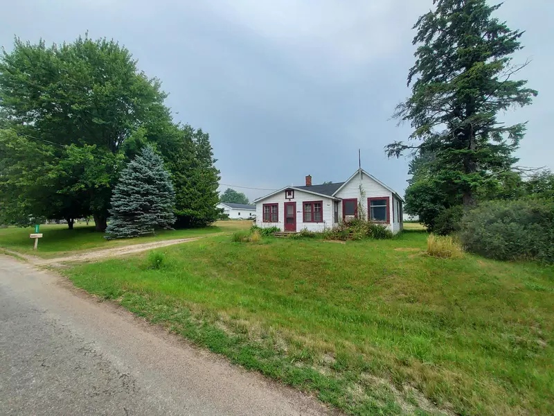 1086 Millbrook Road, Blanchard, MI 49310