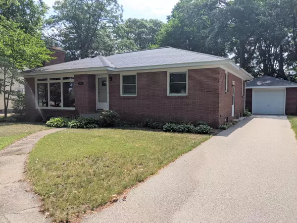 813 Oakmere Place, North Muskegon, MI 49445