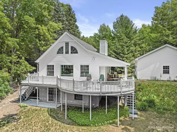 2642 S Lake Leelanau Drive, Lake Leelanau, MI 49653