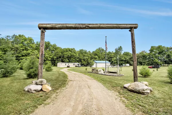 312 W Girard Road, Union City, MI 49094