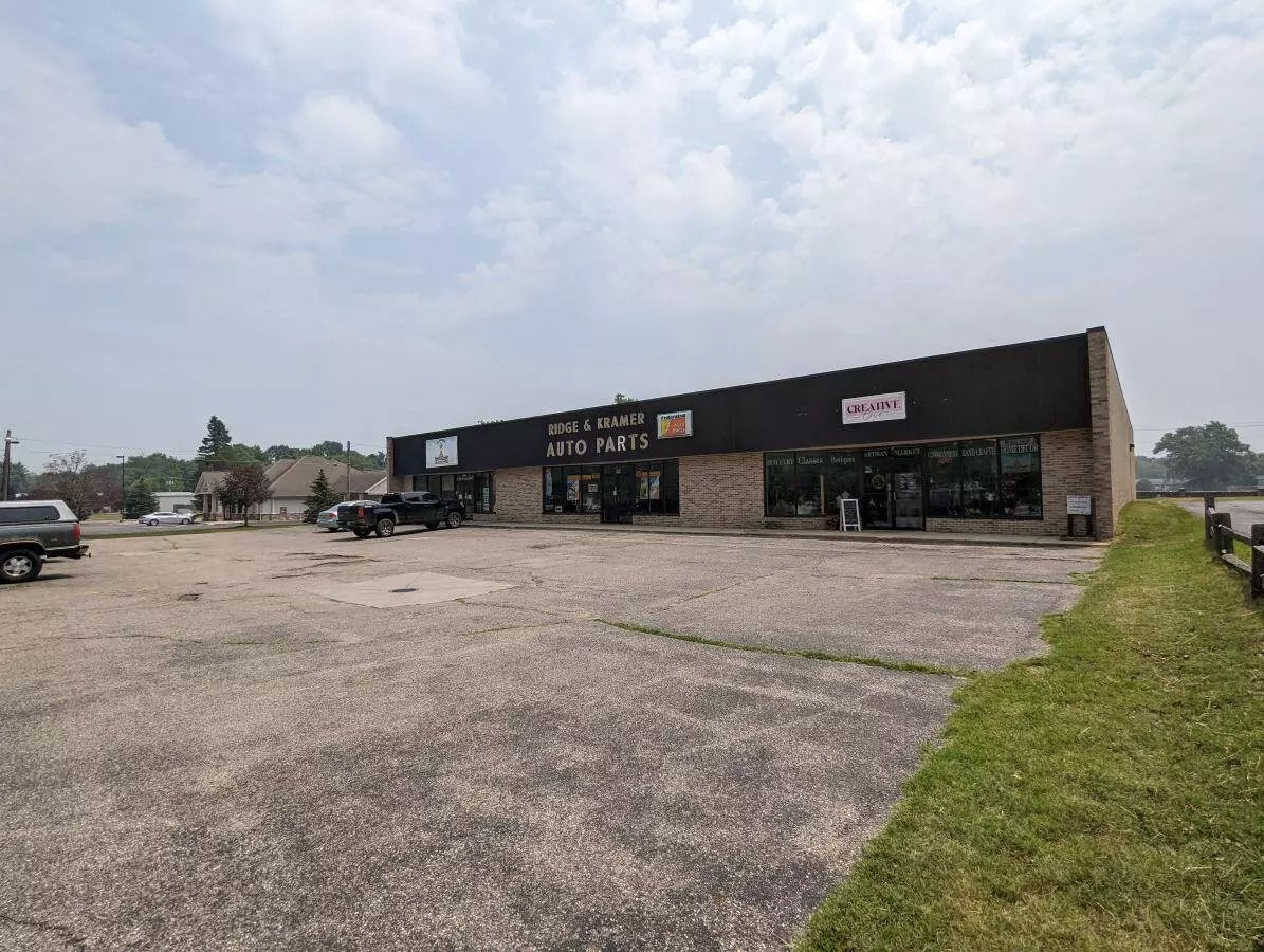 Paw Paw, MI 49079,822 E Michigan Avenue