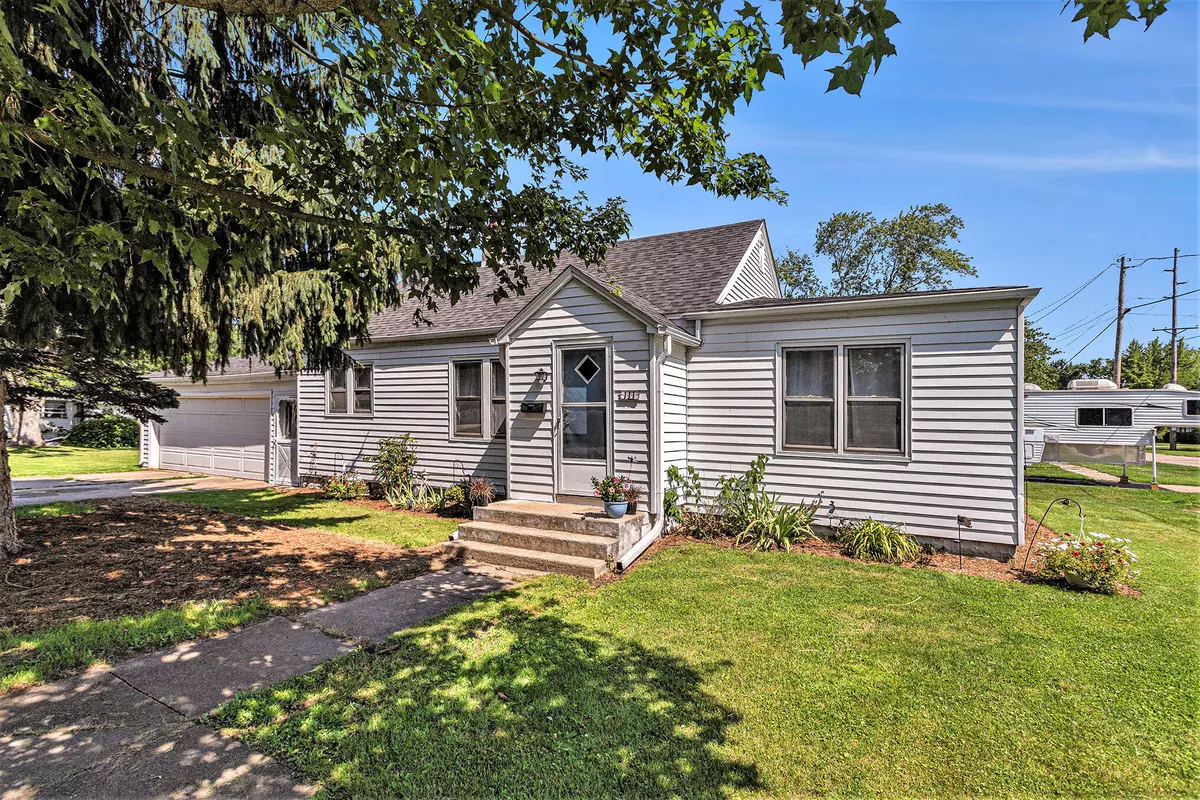 Three Oaks, MI 49128,111 Poplar Street