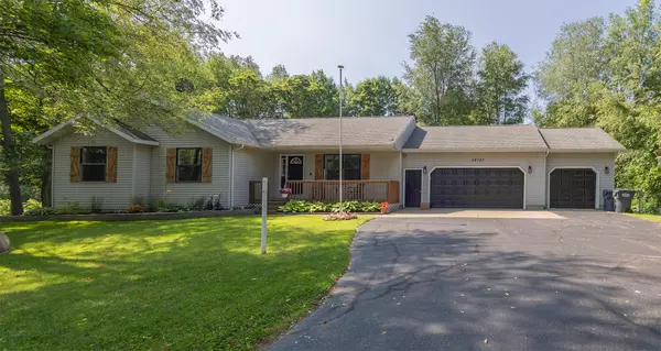 32727 Bradeen Avenue, Paw Paw, MI 49079