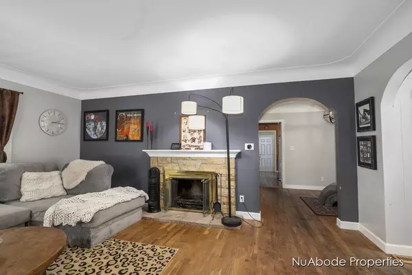 1014 Lake Michigan NW Drive Grand Rapids, MI 49504