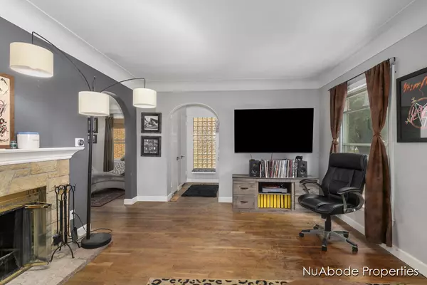 1014 Lake Michigan NW Drive Grand Rapids, MI 49504