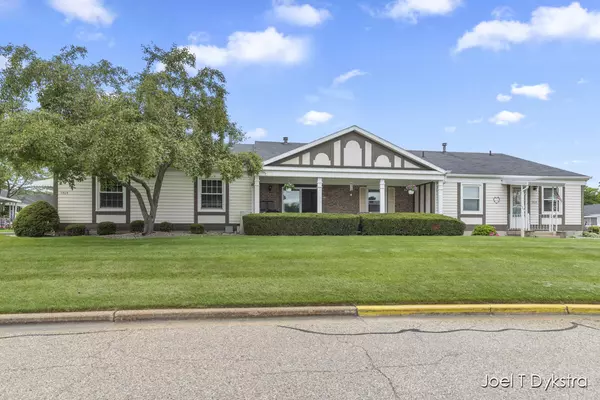 7805 Coachman Lane, Jenison, MI 49428