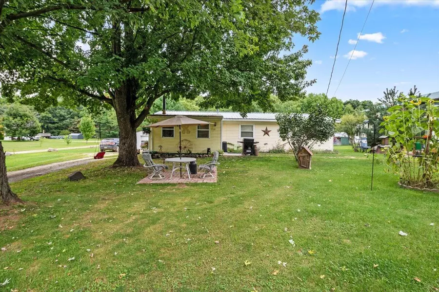 7120 Cedar Lake Rd, Edmore, MI 48829