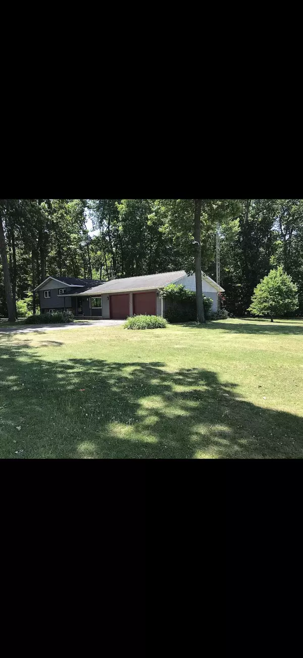 5200 Cronk Road, Jonesville, MI 49250