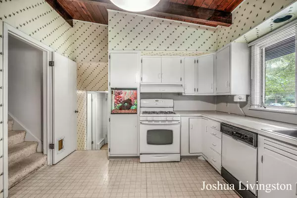 240 Hillview NE Avenue Grand Rapids, MI 49503