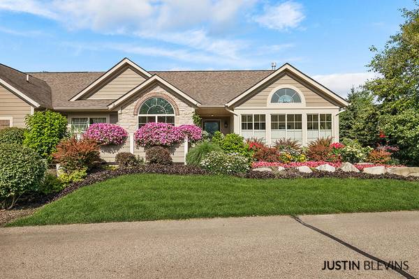 915 Bridge Walk SE Court, Ada, MI 49301