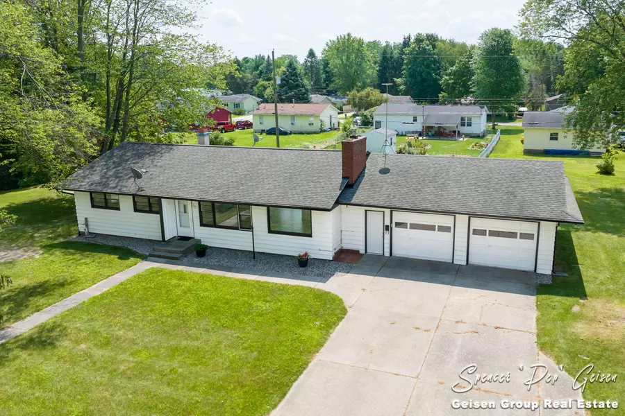 707 E Judd Street, Greenville, MI 48838