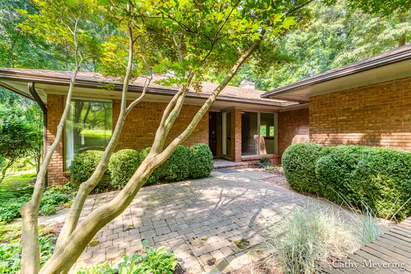 Grand Rapids, MI 49546,1955 Boxthorn SE Court