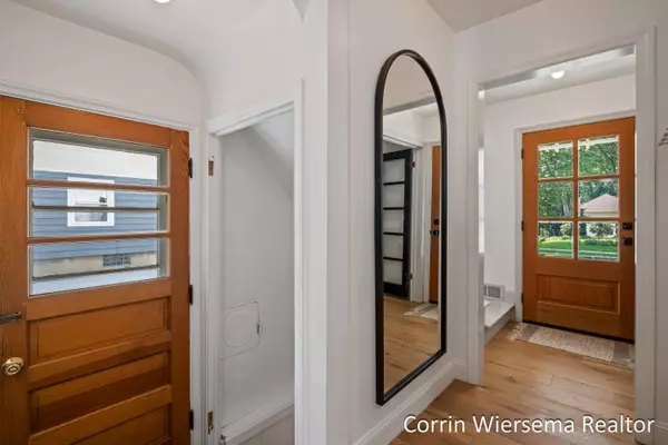 727 E Lincoln Avenue Zeeland, MI 49464