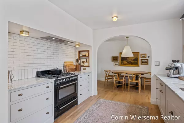 727 E Lincoln Avenue Zeeland, MI 49464