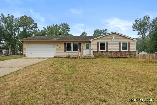 34121 Vauxhill Drive, Paw Paw, MI 49079