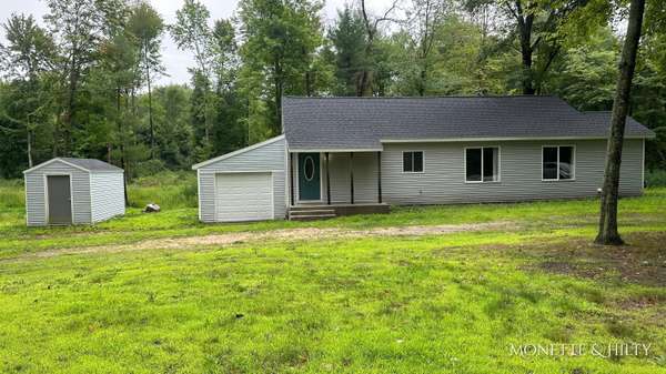 8400 Holton Road, Holton, MI 49425