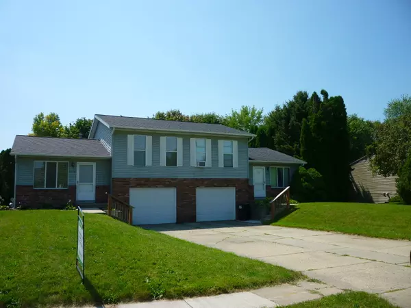 3698 Dublin NW Street, Walker, MI 49534