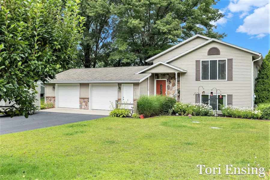 10416 Chris Drive, Greenville, MI 48838