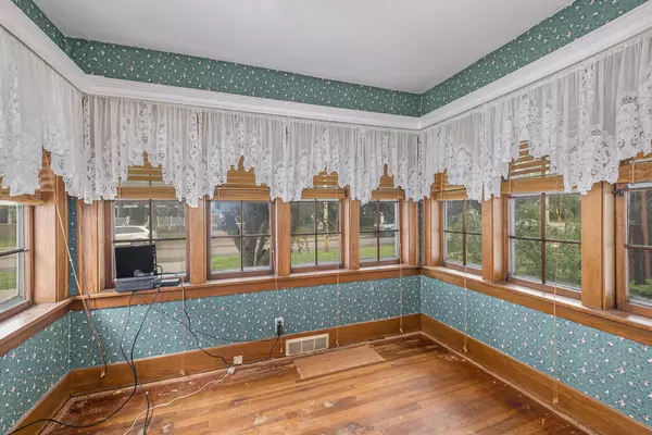 1538 Widdicomb NW Avenue Grand Rapids, MI 49504