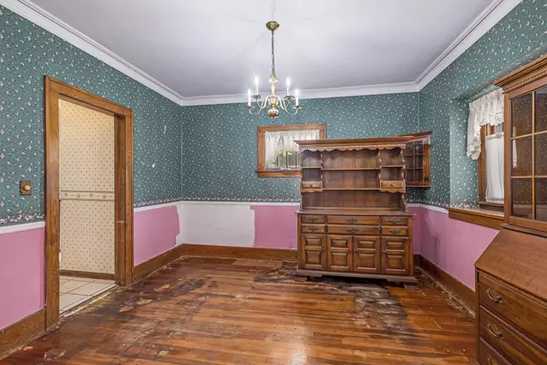 1538 Widdicomb NW Avenue Grand Rapids, MI 49504