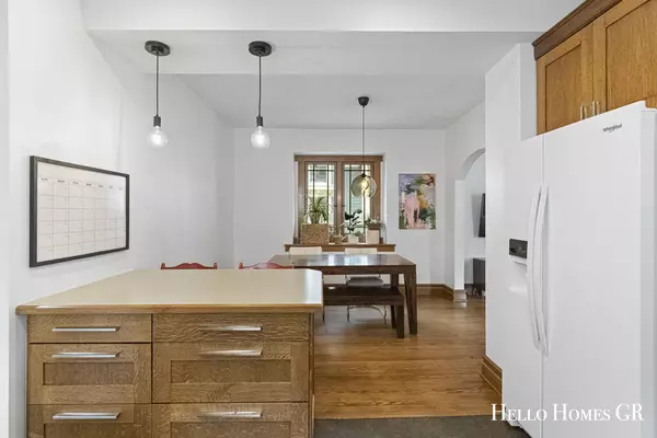 321 Diamond SE Avenue Grand Rapids, MI 49506