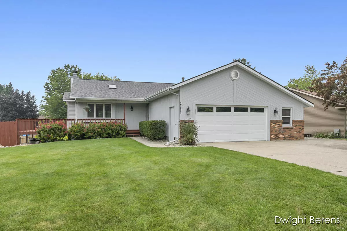 Jenison, MI 49428,2111 Oak Hollow SW Drive