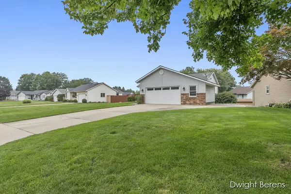 Jenison, MI 49428,2111 Oak Hollow SW Drive