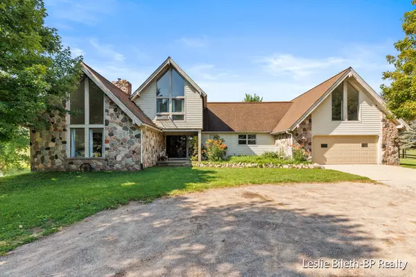 11421 S Deer Lake Road, Reed City, MI 49677