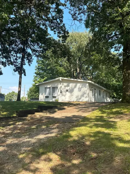 210 Cross Street, Dowagiac, MI 49047