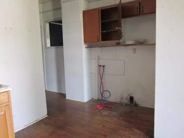 Lawrence, MI 49064,125 W Saint Joseph Street