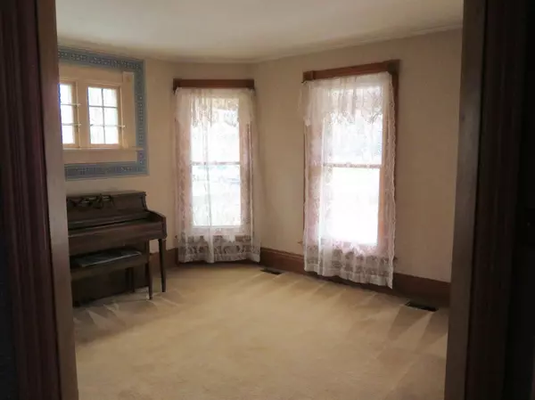 Adrian, MI 49221,941 College Avenue