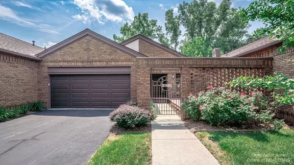 3920 Ridgmaar Square,  Ann Arbor,  MI 48105