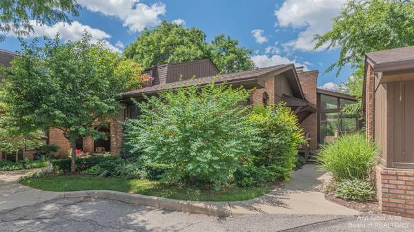 1014 Greenhills Drive, Ann Arbor, MI 48105