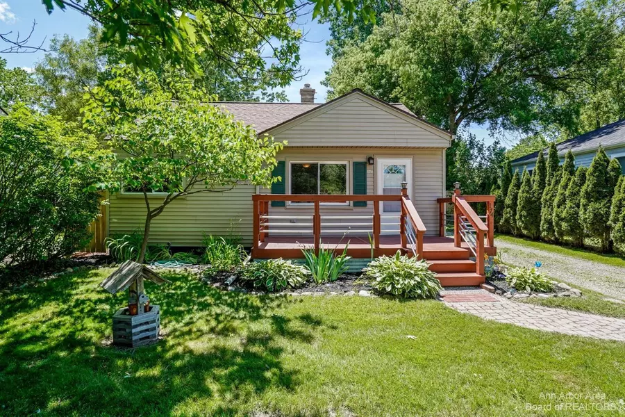 174 E Glass Road, Ortonville, MI 48462