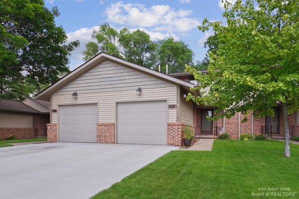 823 Moore Drive #10, Chelsea, MI 48118