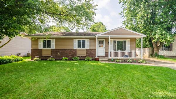 621 W Hamburg Street, Pinckney, MI 48169