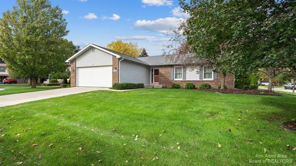 716 Foxboro Court, Saline, MI 48176