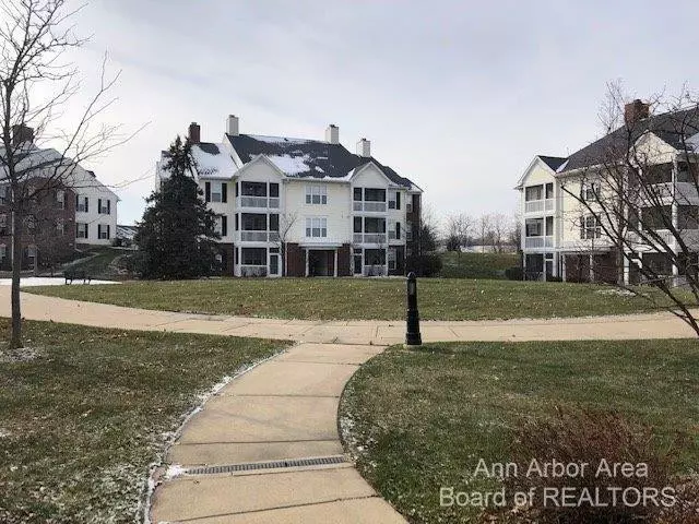 Ann Arbor, MI 48103,811 E Summerfield Glen Circle