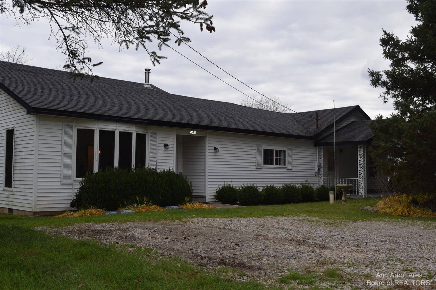 5695 Hinkley Road, Stockbridge, MI 49285