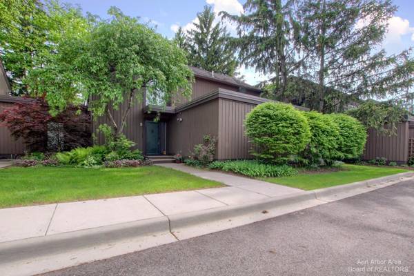 3 Westbury Court, Ann Arbor, MI 48105