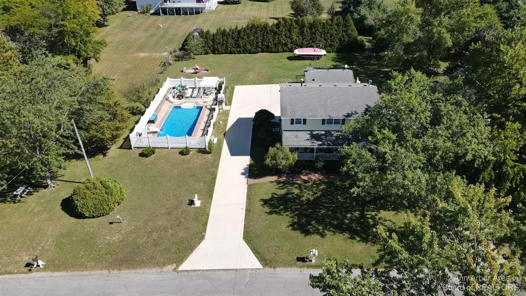 322 Nottingham Drive, Brooklyn, MI 49230