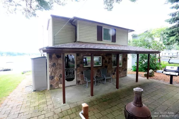 7280 Walnut Hill, Manitou Beach, MI 49253