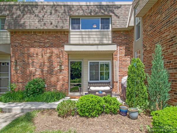 509 Longshore Drive #B, Ann Arbor, MI 48105