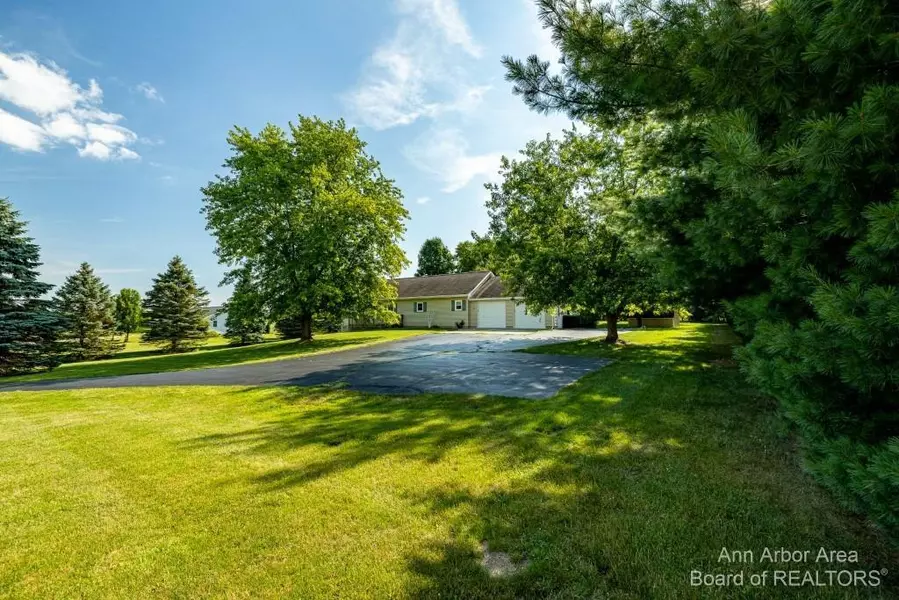 3427 Mount Hope Rd., Grass Lake, MI 49240